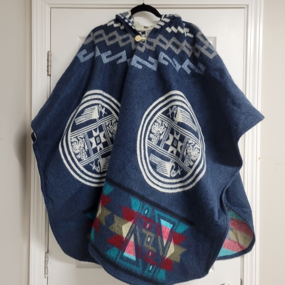TEJIDOS DIAZ ECUADOR WOOL BLEND PONCHO. 50% WOOL, 50% Acrylic.